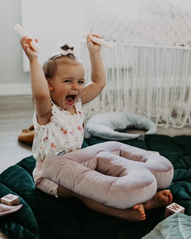 Spielspaß & Entwicklung in einem! 🎨👶Ihr Baby entdeckt die Welt Tag für Tag! Die Bellochi Spielmatte bietet eine weiche, sichere Unterlage für die ersten Bewegungen – vom Rollen über das Kopfheben bis hin zum Krabbeln. 🌈✨ Fördert spielerisch die sensorische Entwicklung!#Spielmatte #BabySpaß #FrühkindlicheEntwicklung #MamaAlltag #Bellochi #BabyGlück #SpielendLernen